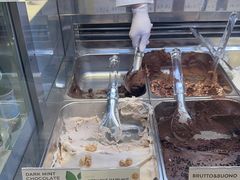 -VENCHI 闻绮(上海佛罗伦萨小镇店)