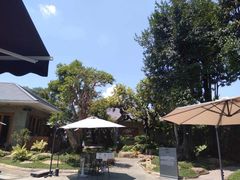 -Chom Cafe and Restaurant