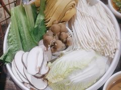 -鸡遇虾煲干锅火锅(小寨金莎店)