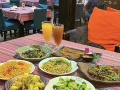 -香巴拉云南餐厅(华莱坞店)