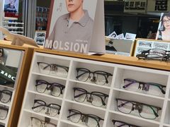 -美式眼镜·授权蔡司.依视路.尼康.豪雅.明月(人民广场店)