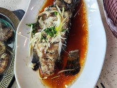 石斑鱼活捞清蒸-巧克力渔家.小船海鲜家常菜(万平口店)