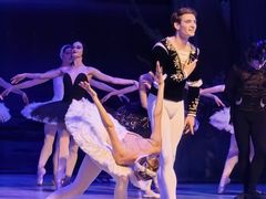 -交通银行前滩31演艺中心