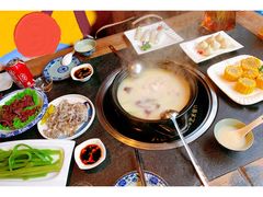 -大匠工房古船木艺术餐厅·猪肚鸡专门店(长白仙岛店)