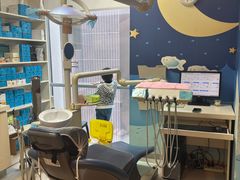 -瑞尔齿科(南京东路名人诊所)