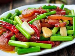 西芹炒咸肉-雪霁山庄·合肥地标老字号