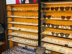 -优医视平价眼镜蔡司依视路折扣工厂店(十里堡店)