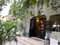 -彳亍咖啡·这里(水湾路店)