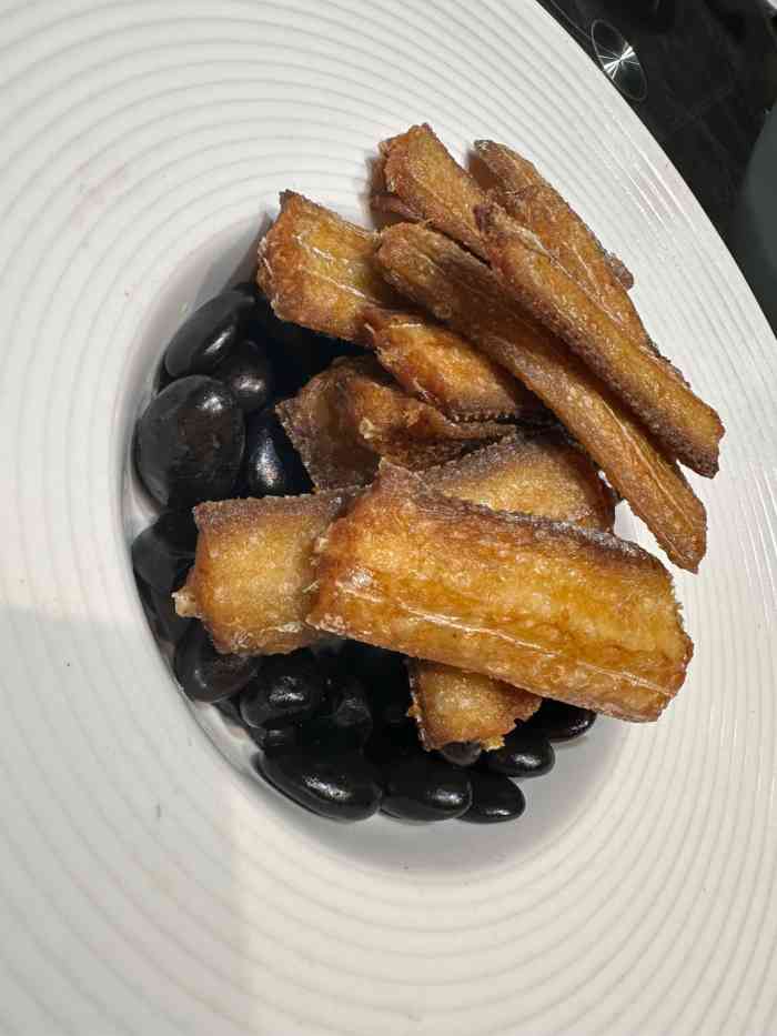 金掌勺东北菜(格兰晴天店)-"[环境]重新装修后风格很好,干净利落! .