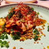 使劲凹造型拍视频，好看极了 然后是菜品