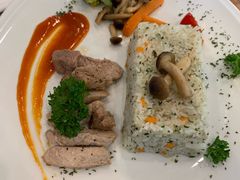 -Chom Cafe and Restaurant