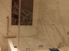 -深圳富苑皇冠假日套房酒店