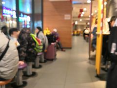 等位区-麦当劳(武昌火车站店)