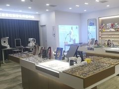 -三目眼镜·蔡司视觉合作店(青浦宝龙店)