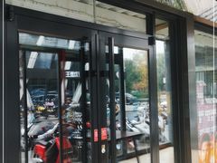 门面-三个大叔烤羊肉串·歌手驻唱·碳烤鲜肉(西三旗店)