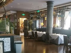 -八府香鸭·啫啫煲(华山路店)