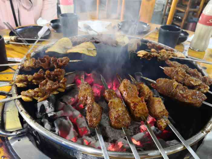 大宋水浒烤肉中式烧烤(老河大店)-"位置在老河大南门 周围通行都比较