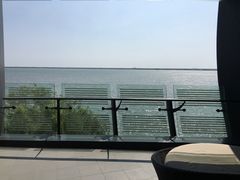 -上海滴水湖皇冠假日酒店