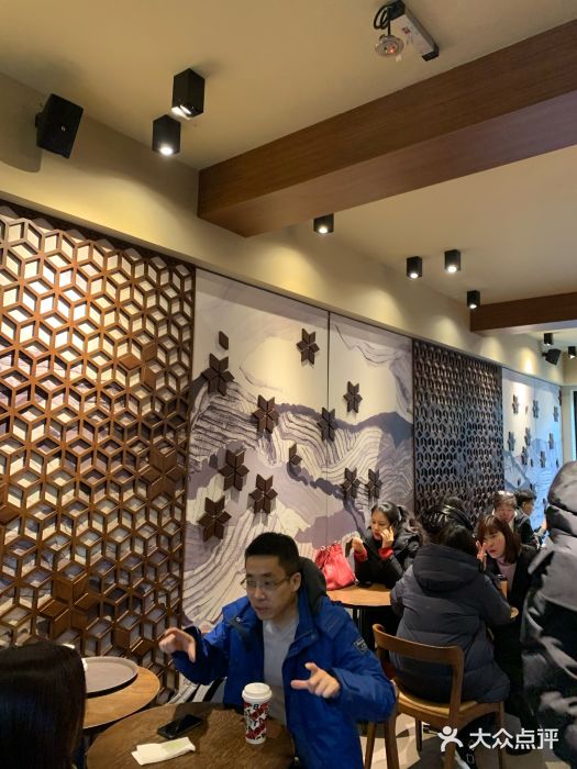星巴克臻选(成都宽窄巷子店)大堂图片