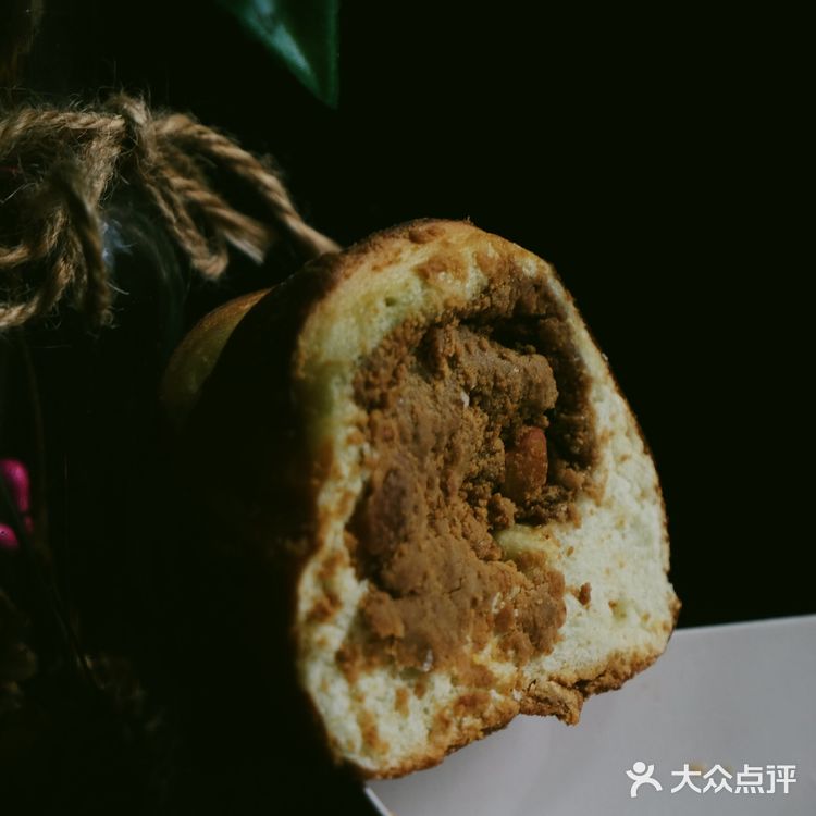 咸口叉烧特别香，黑芝麻咸奶酥上次吃觉得偏咸
