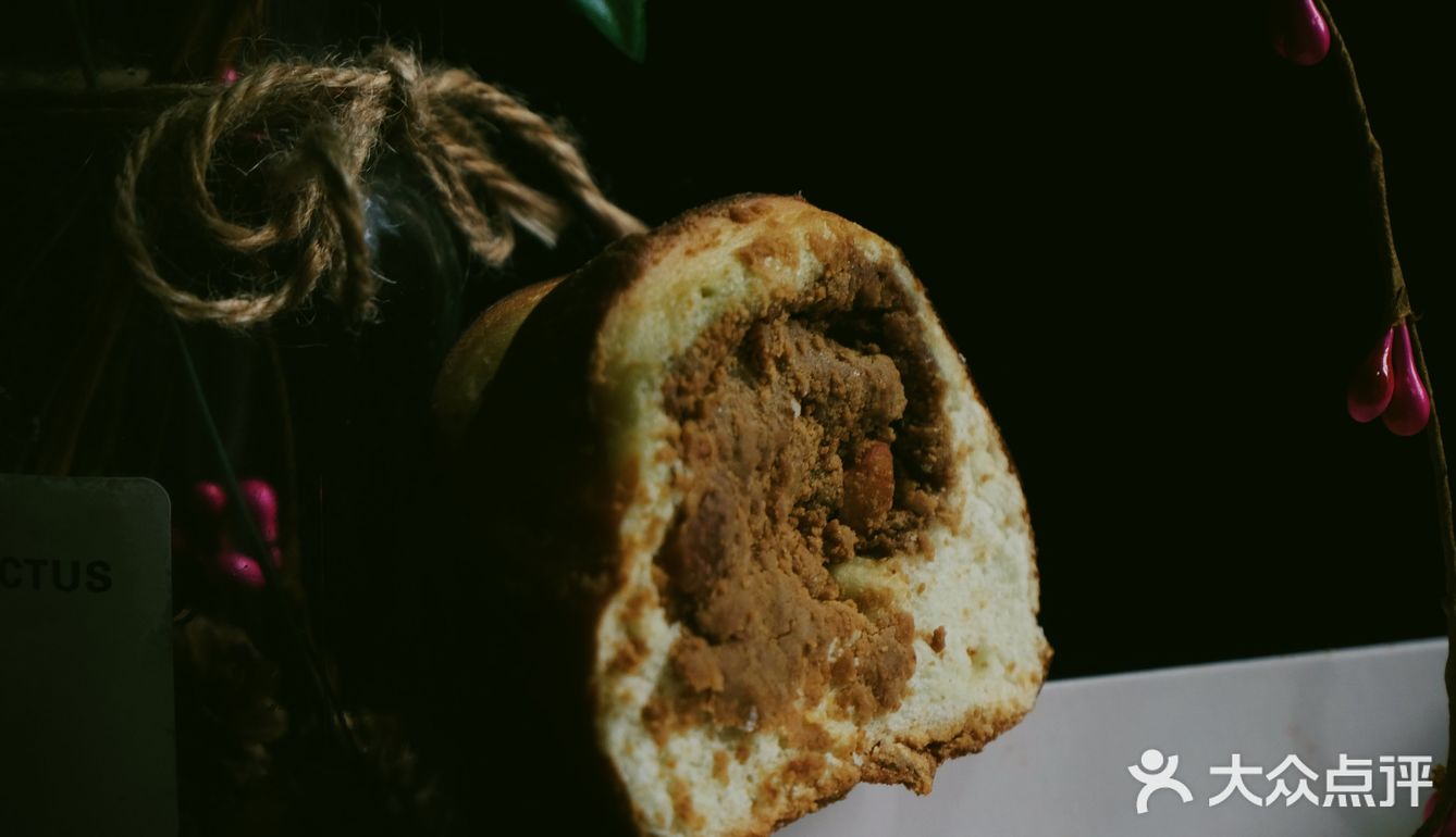 咸口叉烧特别香,黑芝麻咸奶酥上次吃觉得偏咸