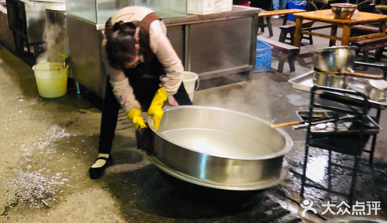 略显悲伤 松枝烤鸡、熏牛肉