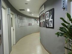 -粤港芭莎美容美发化妆学校