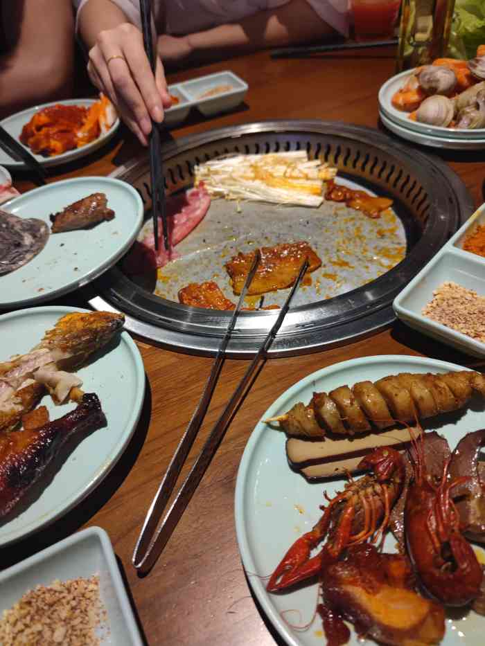 钦瓦台海鲜火锅烤肉时尚自助餐厅-"第一次去这家吃自助,位于协信广场