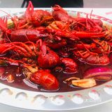 小龙虾是每天江苏新鲜运送的青虾，壳软新鲜肉嫩