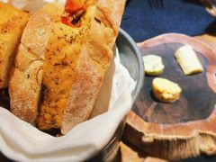 餐前包-AZUL by FUEL蓝色·法式酒馆(琶醍店)