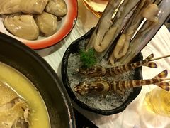 -鲜入围煮花胶鸡海鲜火锅