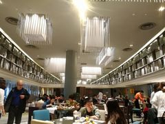 -上海滴水湖皇冠假日酒店