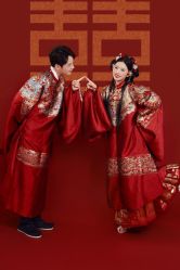 -喜爱高定婚纱摄影