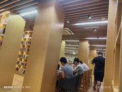 -漕河泾街道图书馆(漕河泾社区文化活动中心店)