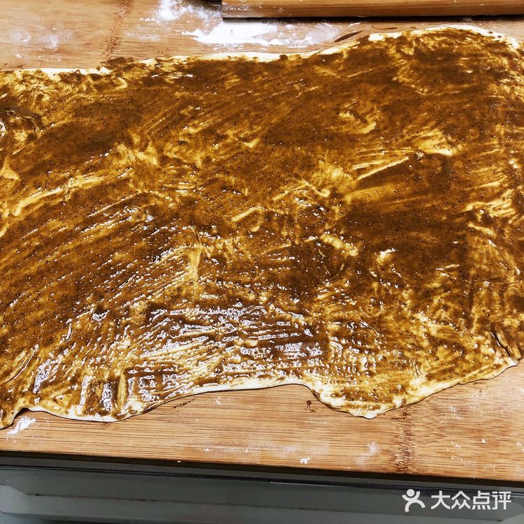 与涮羊肉更配的，就是老北京的芝麻酱烧饼了