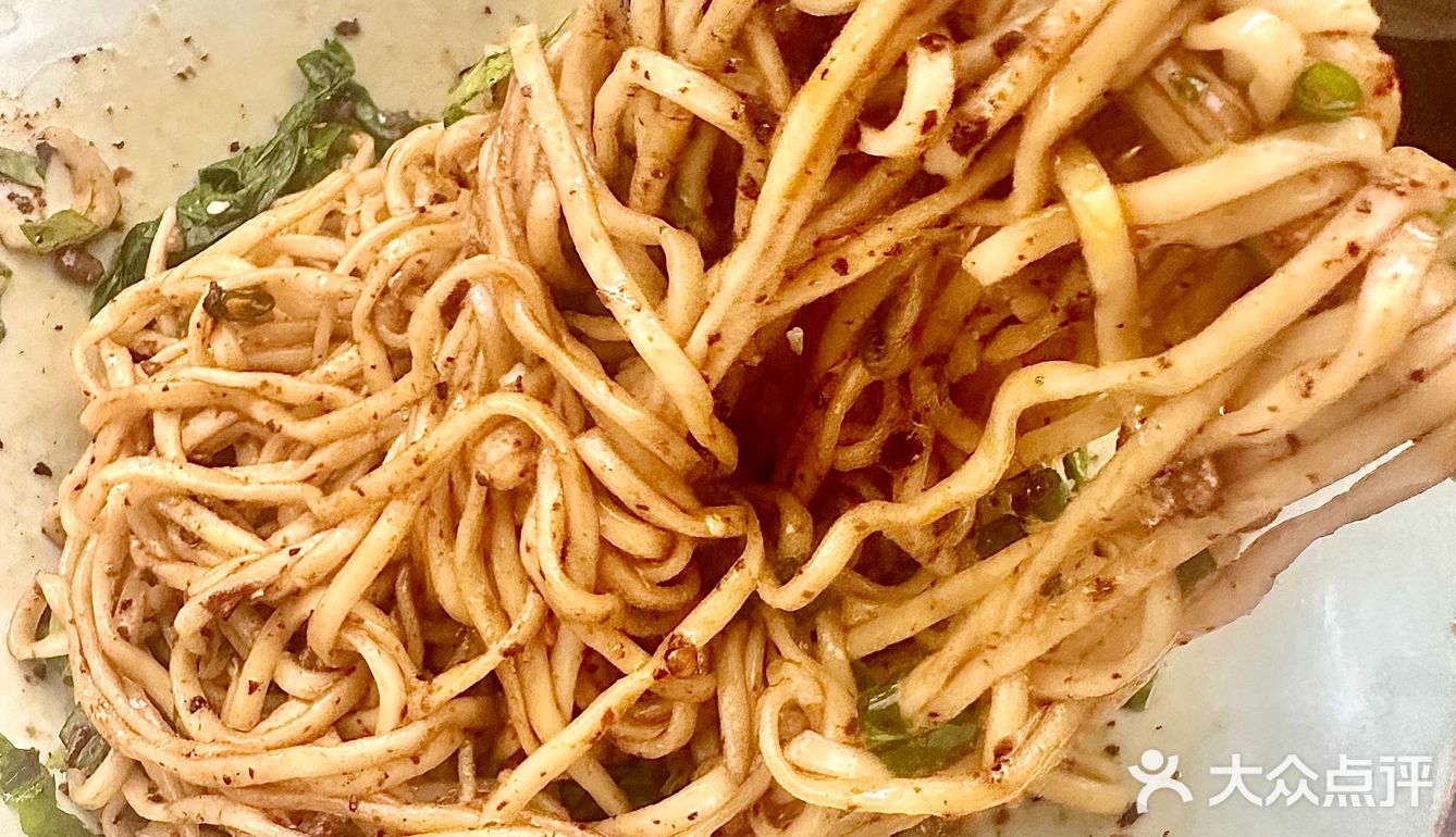 这一碗好过瘾｜红油干拌面