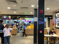 -麦当劳(上海虹桥站30B检票口楼上)