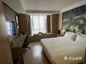 这里是一个大的社区,好像叫北大梦想