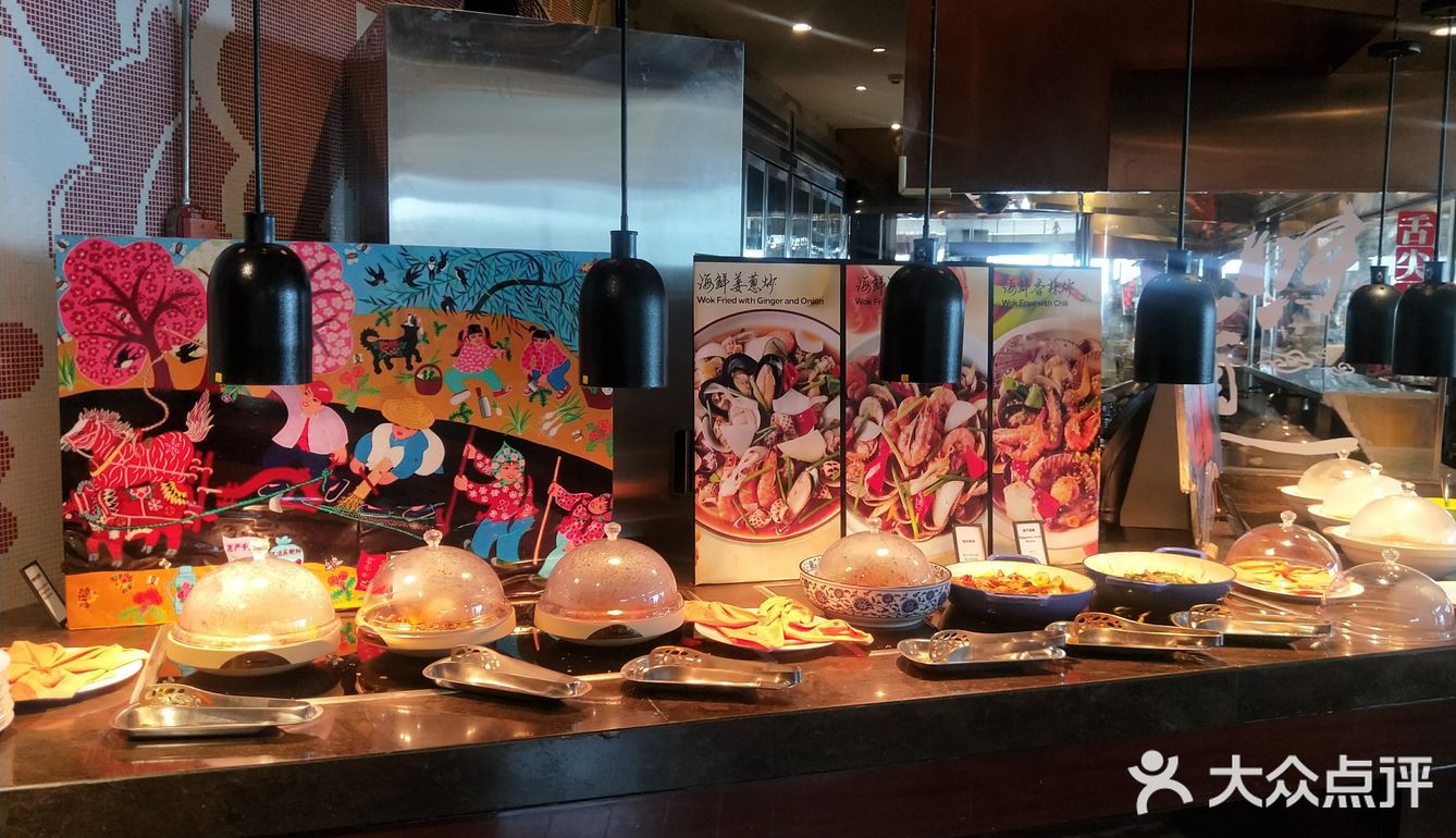 朋友团购的自助餐，三人三百多