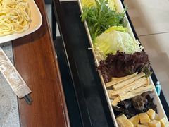 -八次方巴乡石锅鱼·金海湖水库活鱼(谷丰东路店)