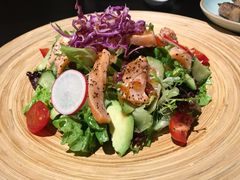 火炙三文鱼牛油果沙拉-笑福亭料理小馆(解放碑店)