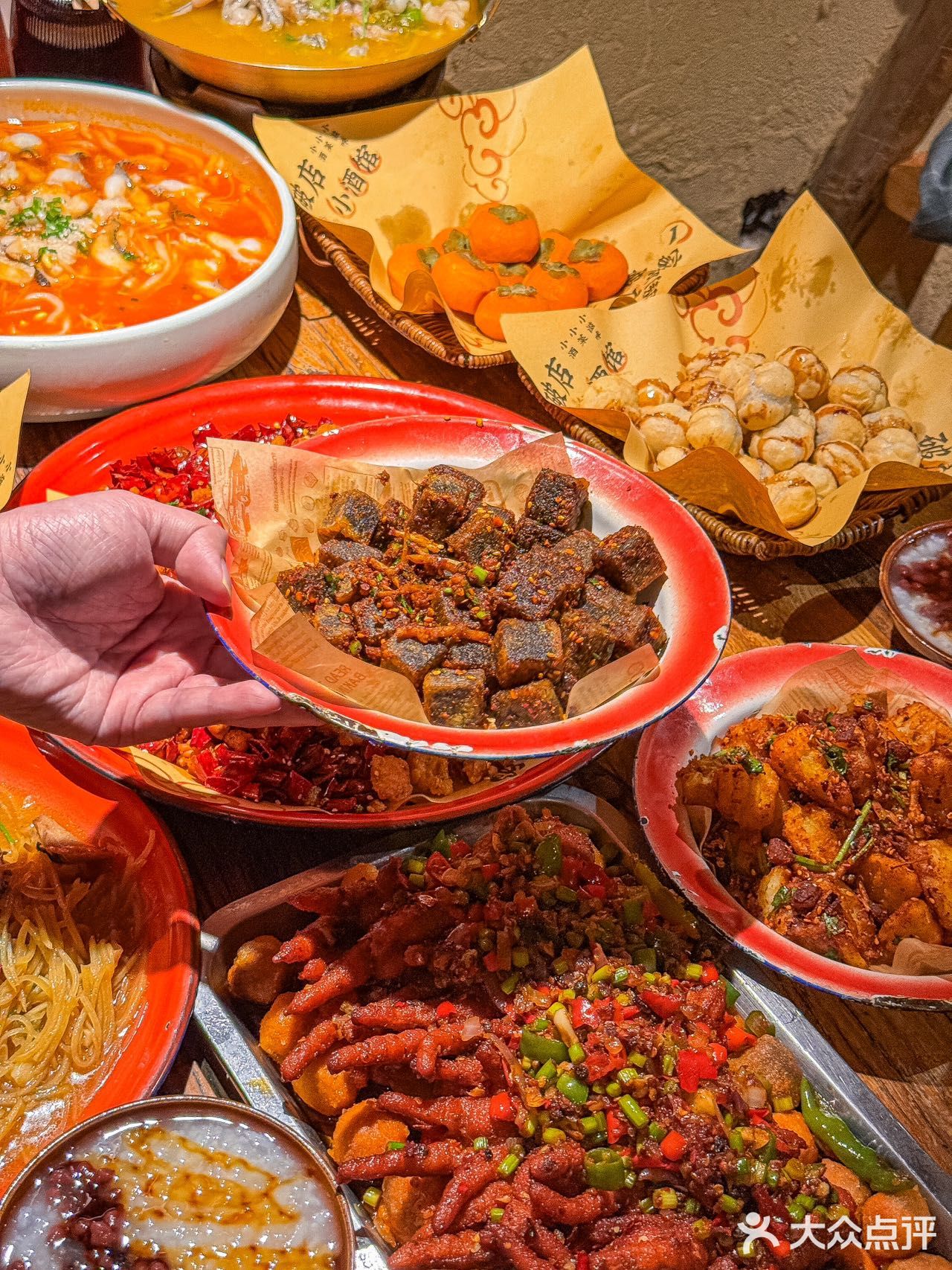 江湖菜、菜量大、四川大厨掌勺，口味正宗。酸汤鱼