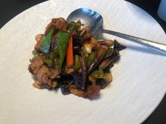鸡枞菌小炒肉-翕间食·精致淮扬菜(江苏大剧院店)
