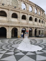 -现代经典婚纱摄影