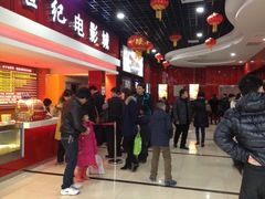 人头涌动-新世纪电影城(阳光100店)