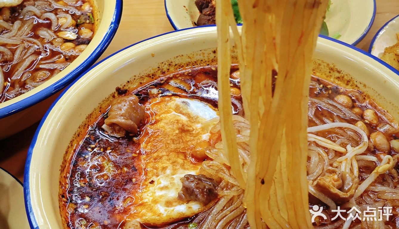 小巷里的酸辣粉！超好吃！😋