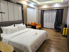 -华海酒店(茂名高铁站店)