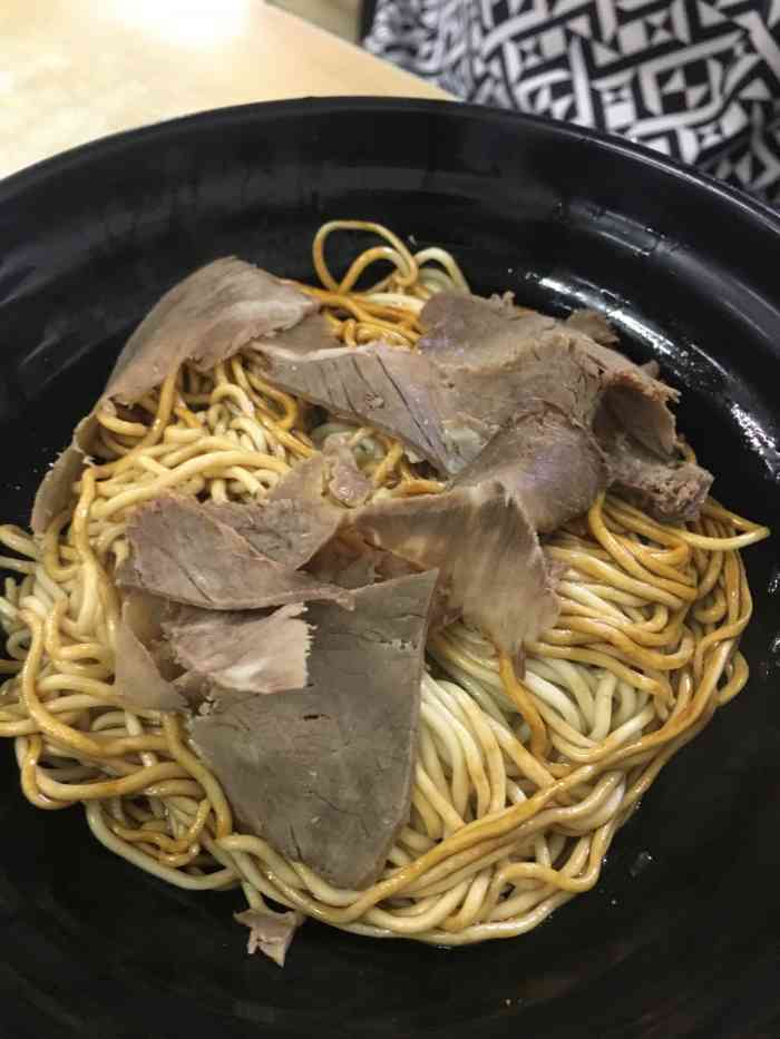 李记拉面馆-"口味很好.开了很多年.就是吃的时候工作人.