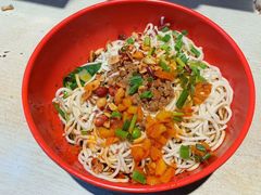 -爆炸头阿姨小四川正宗川味小吃(无任何分店)