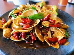 -曼听小寨海鲜烧烤·大连辣炒大王(盖州街店)